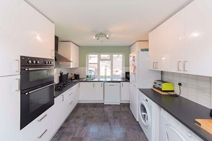 4 Bedroom Property To Rent In Pursley Road, London, NW7