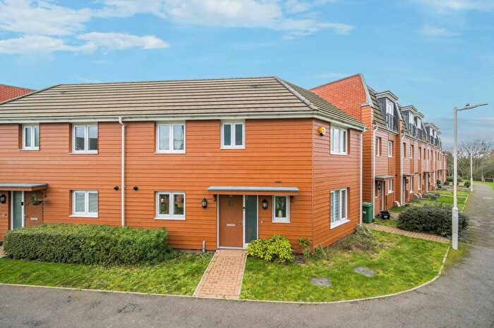 3 Bedroom Semi Detached House For Sale In Fourier Grove, Dartford, Kent, DA1