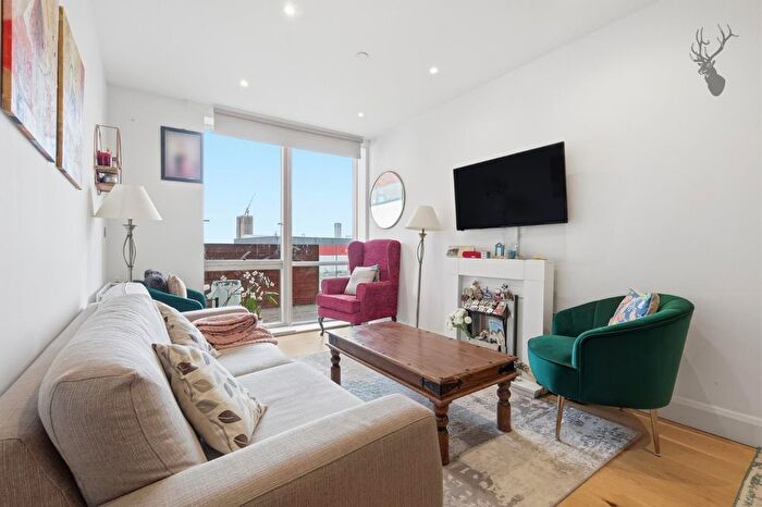 2 Bedroom Flat For Sale In Merchant Walk Development, Bow, E3