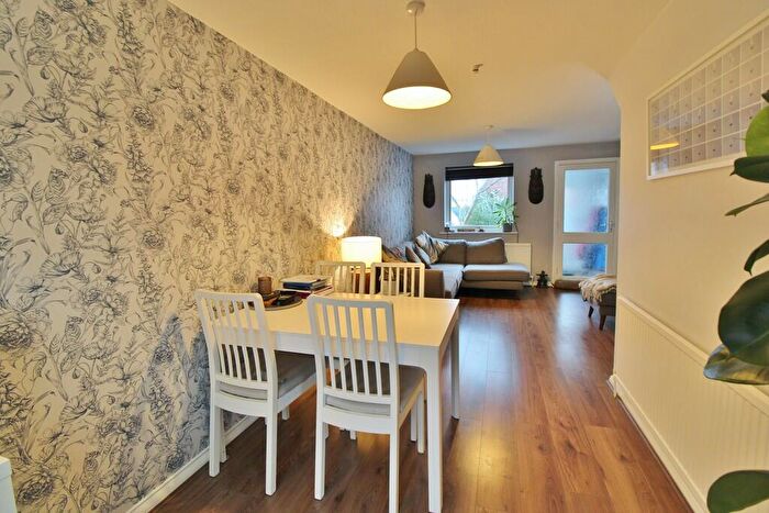 3 Bedroom Terraced House For Sale In Lechlade Gardens, Fareham, PO15