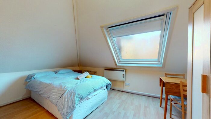 Studio To Rent In Chatsworth Road, Mapesbury, London, NW2