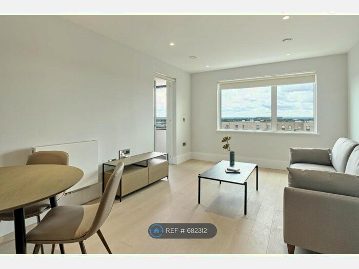 1 Bedroom Flat To Rent In Kent Court, Hounslow, TW3