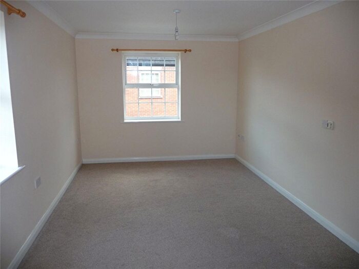2 Bedroom Flat For Sale In Gatehouse Court, Taunton, TA1