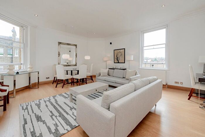 3 Bedroom Flat To Rent In Cadogan Square, Knightsbridge, SW1X