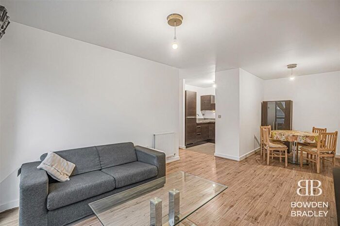 2 Bedroom Flat For Sale In Parham Drive, Ilford, IG2