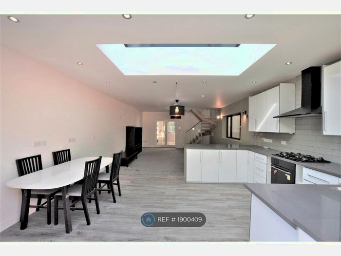 4 Bedroom Detached House To Rent In Norbury Hill, London, SW16