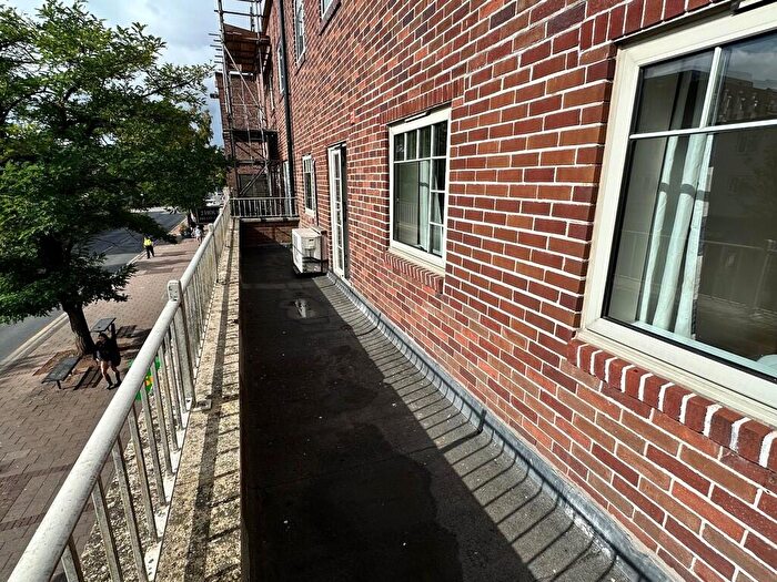 2 Bedroom Apartment To Rent In William Court, EX4