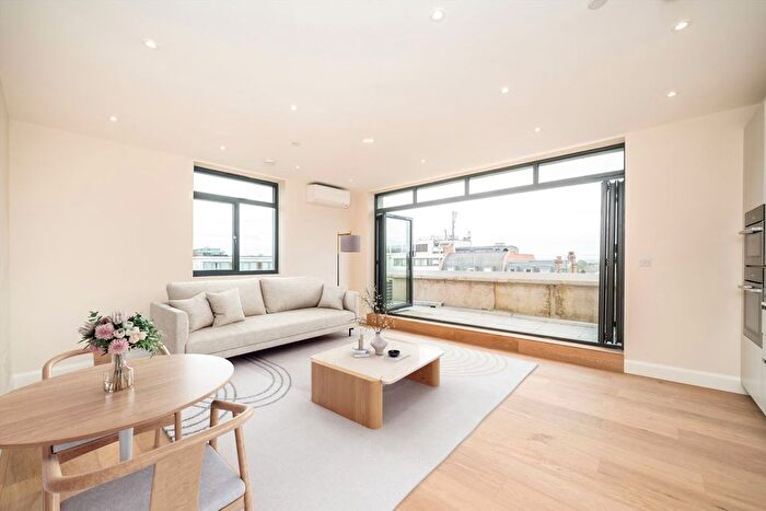 1 Bedroom Maisonette For Sale In Palace Court, Notting Hill, W2
