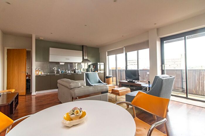 2 Bedroom Flat To Rent In Lee Circle, Leicester, LE1