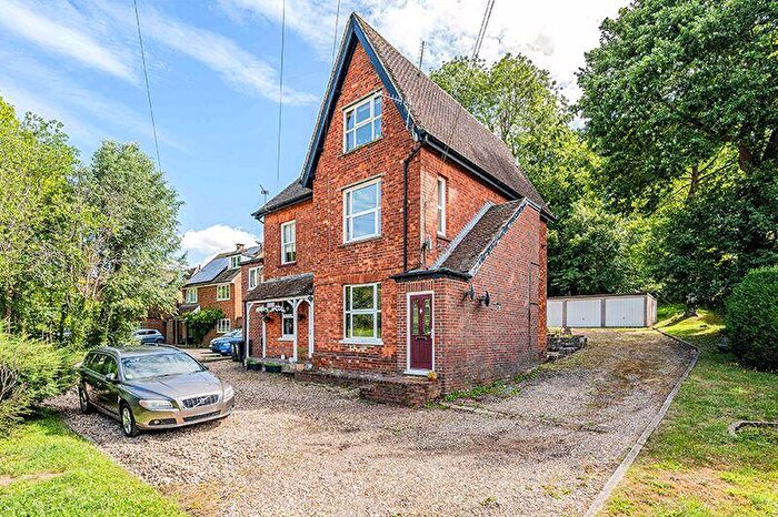 2 Bedroom Flat For Sale In Mid Street, South Nutfield, RH1