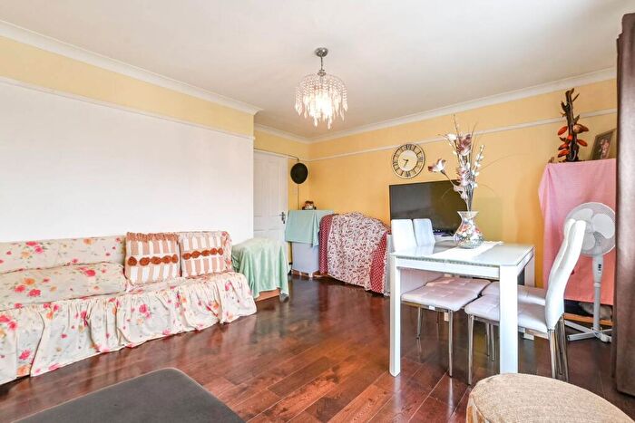 3 Bedroom Flat For Sale In Caledon Road, East Ham, London, E6