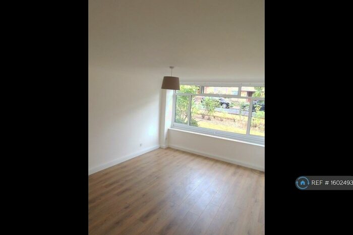 2 Bedroom Flat To Rent In Sutton, Sutton, SM2