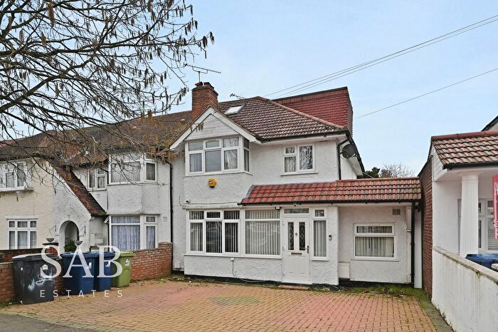 4 Bedroom Semi Detached House For Sale In Allenby Road, Southall, UB1