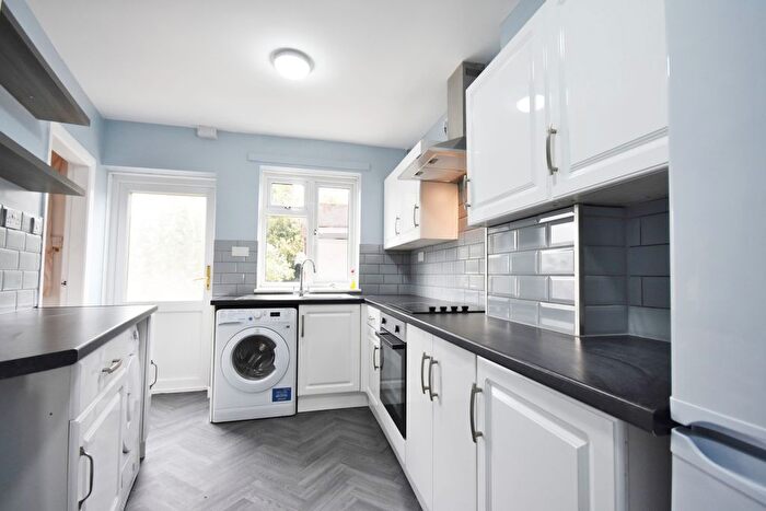 4 Bedroom End Of Terrace House To Rent In Mayors Croft, Coventry, CV4