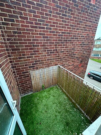 2 Bedroom Flat To Rent In Comrie Close, Coventry, CV2