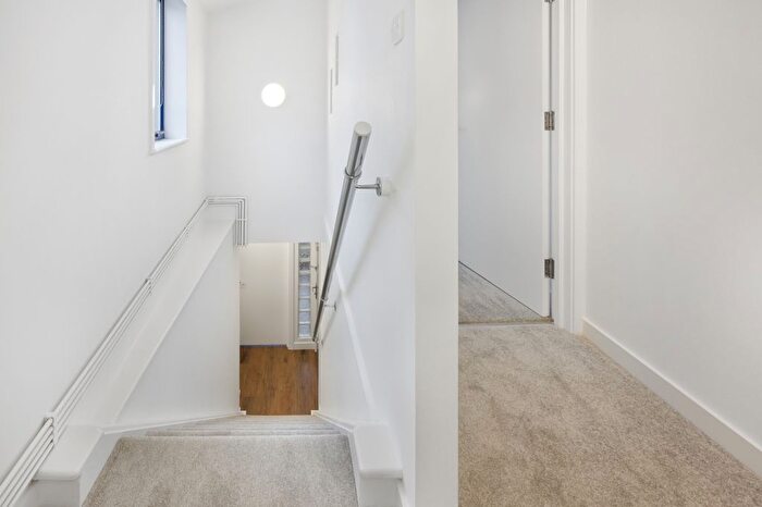 1 Bedroom Flat To Rent In Henshall Street, London, N1