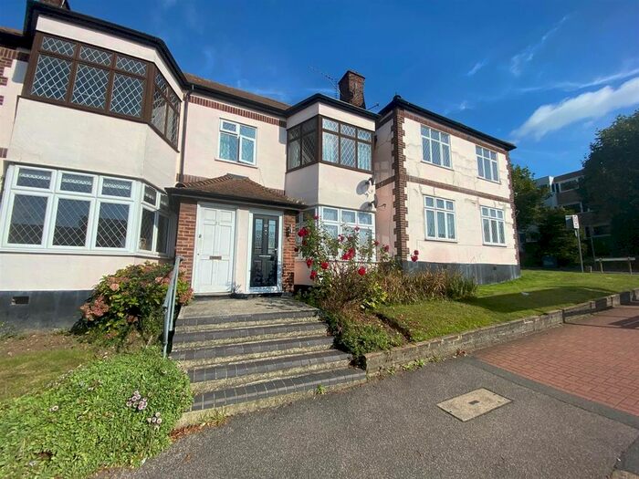 2 Bedroom Flat To Rent In St. Marys Lane, Upminster RM14