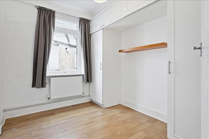 1 Bedroom Flat To Rent In Crabtree Hall, Rainville Road, Hammersmith, London, W6