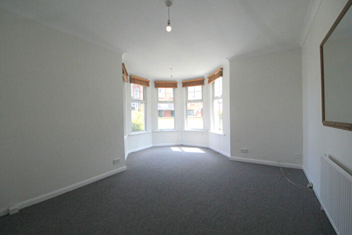 2 Bedroom Flat To Rent In Farm Road, N21