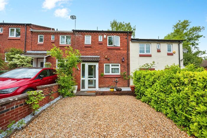3 Bedroom Terraced House For Sale In High Trees Close, Redditch, B98