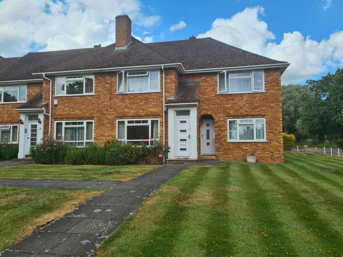 2 Bedroom Flat To Rent In Kerry Court, Stanmore, Middlesex, HA7