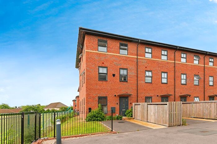 2 Bedroom Town House For Sale In Newbold Street, Nottingham, NG8