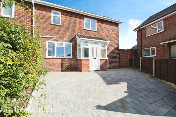 3 Bedroom Semi-Detached House To Rent In Leadbeaters Close, Macclesfield, Cheshire, SK11