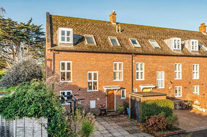4 Bedroom End Of Terrace House For Sale In Jubilee Terrace, Chichester, PO19