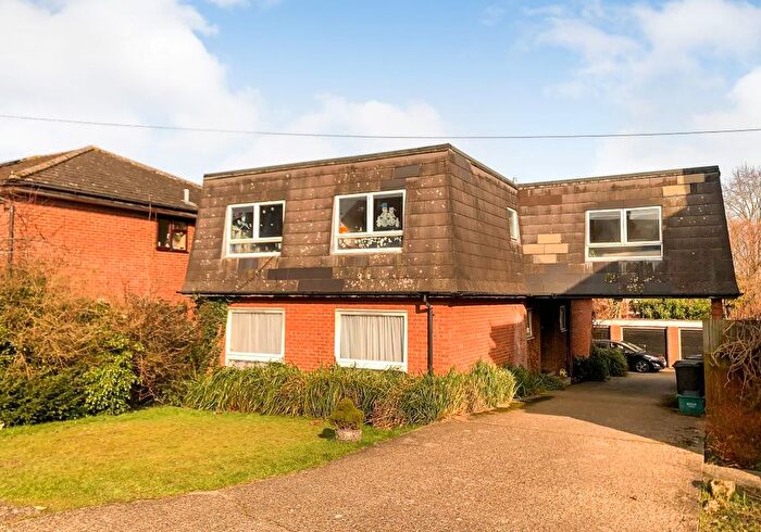 2 Bedroom Flat To Rent In Lansdown Road, Chalfont St Peter, SL9