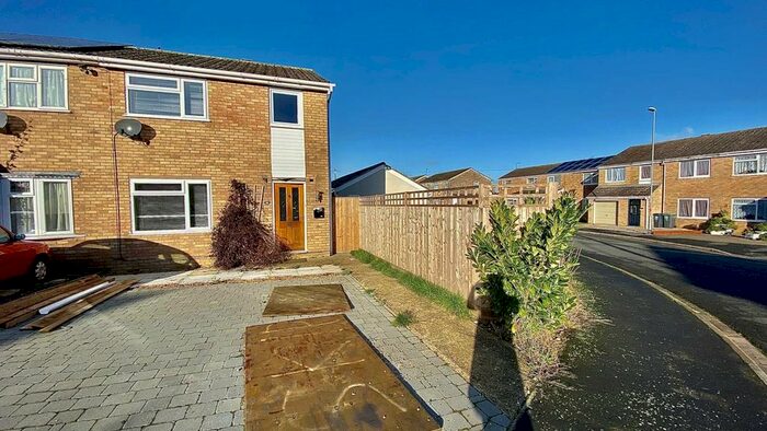 3 Bedroom Semi-Detached House To Rent In Fairmead Crescent, Rushden NN10