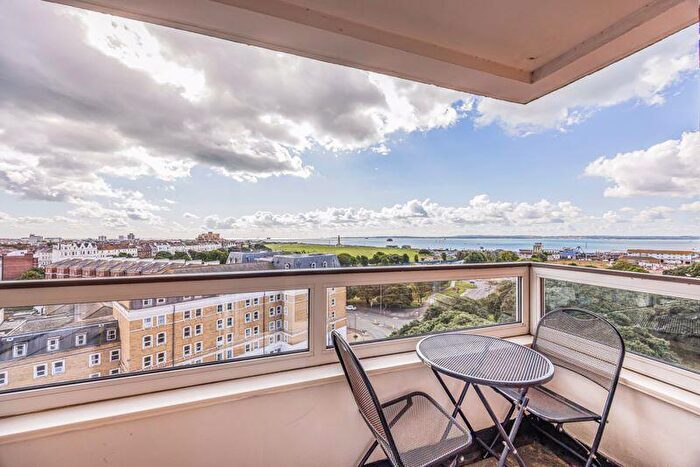 2 Bedroom Flat For Sale In Blount Road, Portsmouth, PO1