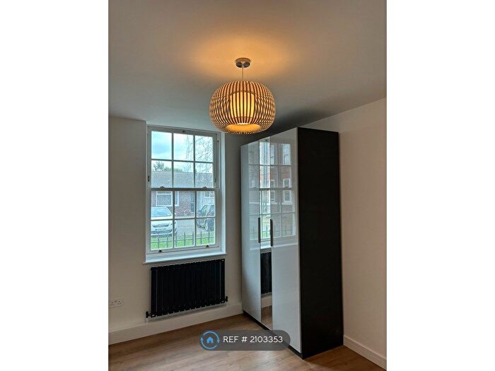 1 Bedroom Flat To Rent In Wormholt Road, London, W12