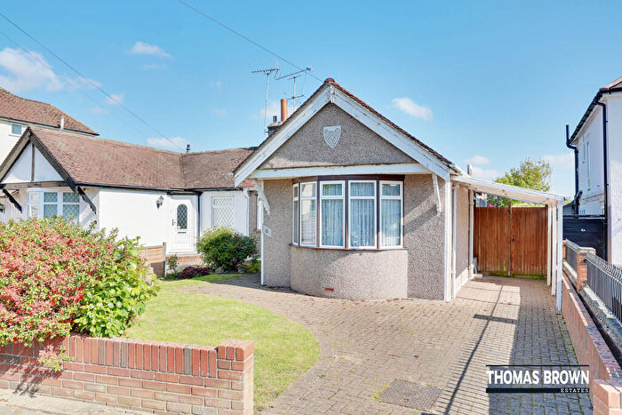 2 Bedroom Semi-Detached Bungalow For Sale In Oakdene Road, Orpington, BR5