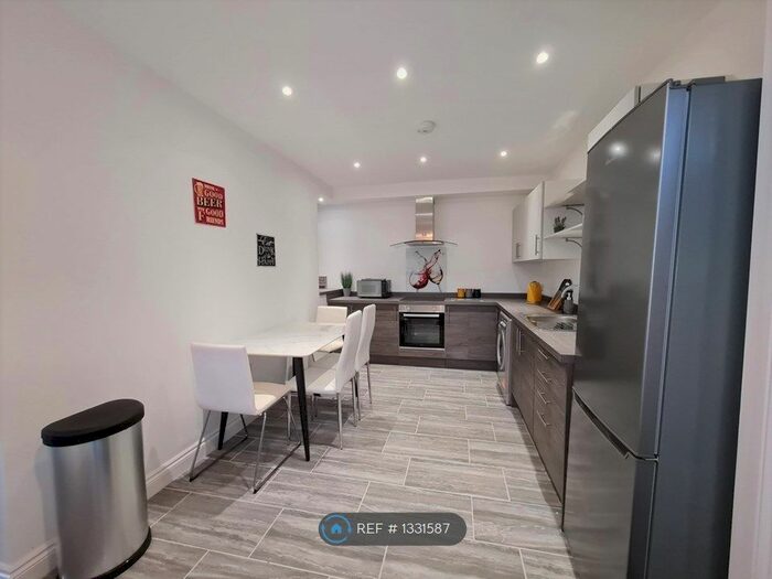 3 Bedroom Flat To Rent In St. Margarets Road, Cheltenham, GL50