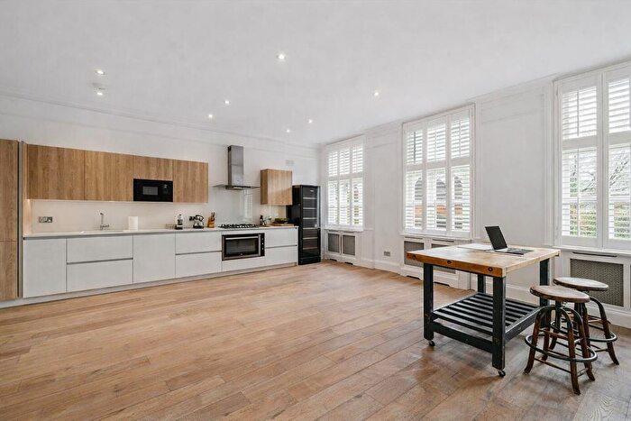 2 Bedroom Flat To Rent In Red Lion Yardt, Mayfair, London, W1J