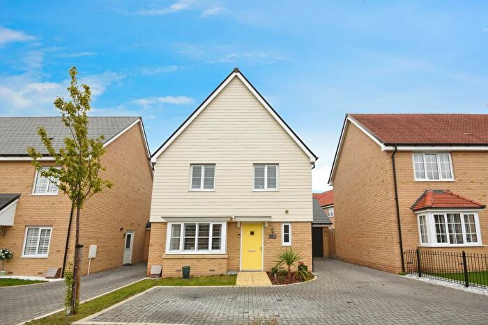 4 Bedroom Detached House For Sale In Elizabeth Gardens, Rochford, SS4