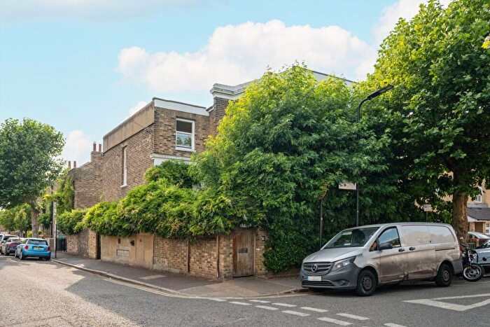 1 Bedroom Flat To Rent In Balcorne Street, Victoria Park, E9