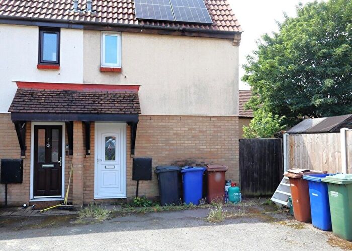 2 Bedroom Semi-Detached House For Sale In Credo Way, West Thurrock, Grays, RM20