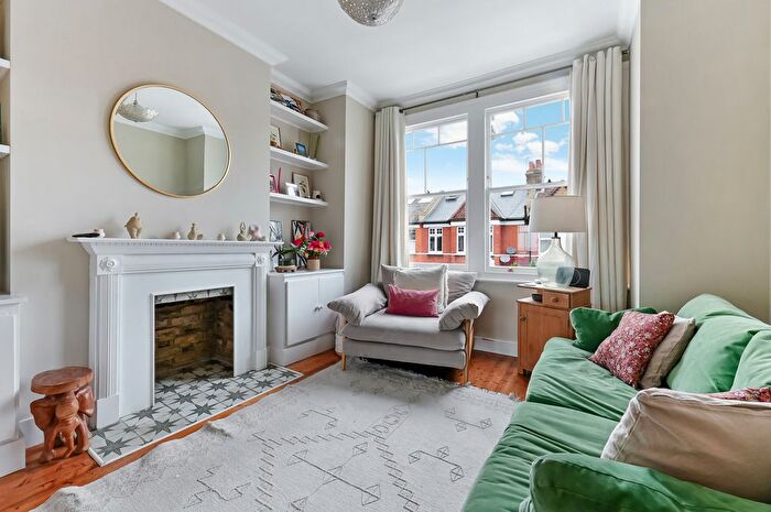 3 Bedroom Maisonette To Rent In Penwith Road, SW18