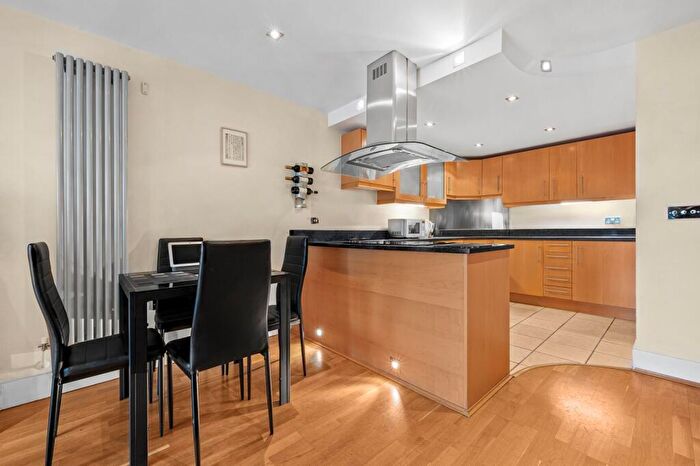 2 Bedroom Flat For Sale In Millharbour, Millwall, E14