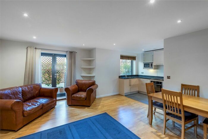 2 Bedroom Flat To Rent In Maida Vale, London, W9