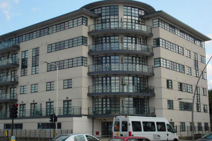 2 Bedroom Flat To Rent In High Road, Romford, RM6