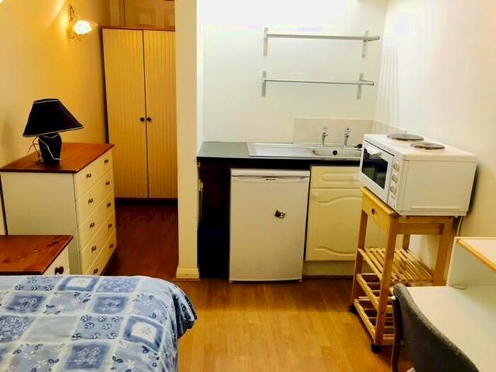 Studio To Rent In Vincent Road, Isleworth, TW7