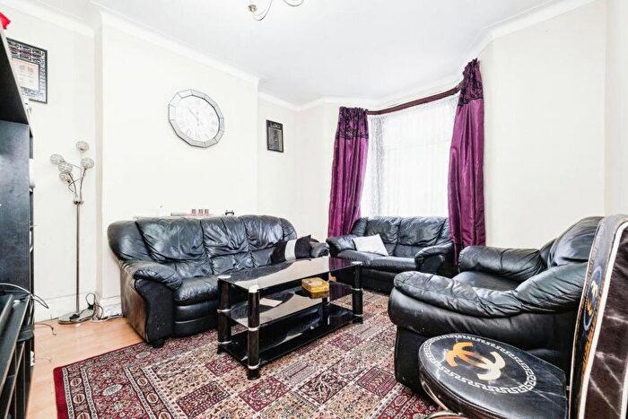 3 Bedroom Terraced House For Sale In Thorpe Road, London, IG11