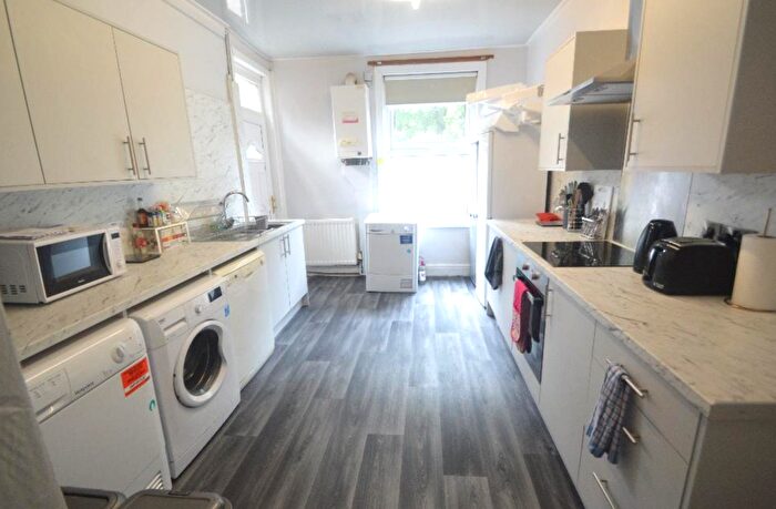 6 Bedroom Semi Detached House To Rent In Cardigan Road, Leeds, West Yorkshire, LS6