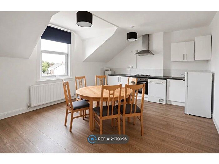 2 Bedroom Flat To Rent In Hither Green Lane, London, SE13
