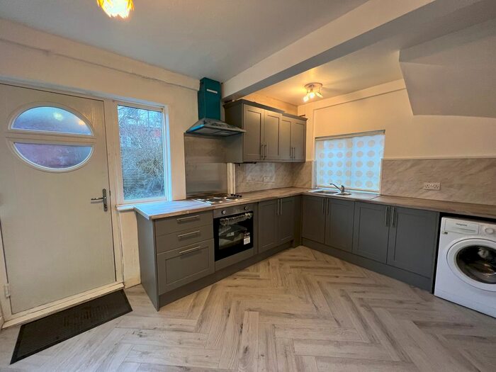 3 Bedroom Semi-Detached House To Rent In Kirkstall Road, Leeds, LS4