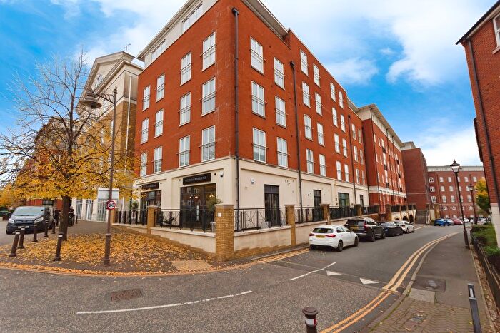 2 Bedroom Flat For Sale In Waterside, Shirley, Solihull, B90