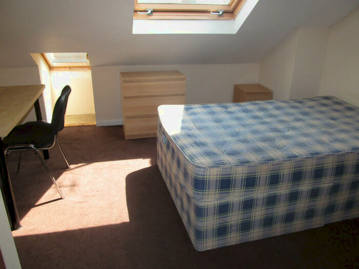 6 Bedroom Terraced House To Rent In Brighton Road, Reading, Berkshire, RG6