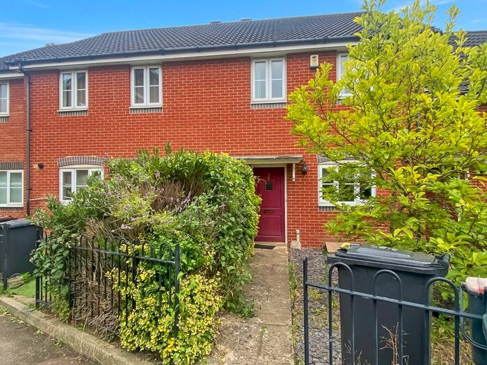 3 Bedroom Semi-Detached House To Rent In Kendall Gardens, Gravesend, Kent, DA11